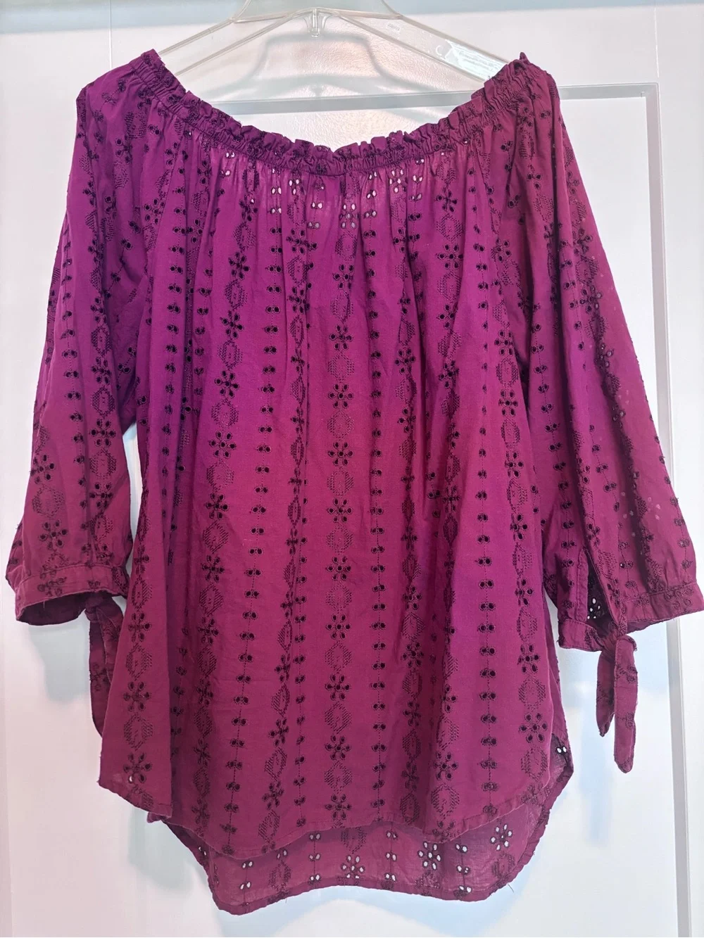 Westport 3/4 sleeve Women's Magenta Eyelet Peasant Top - Picture 4 of 4